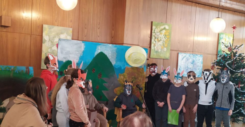 Vánoční besídka, přání jubilantům - 1.A a 5. třída v  místním Domově seniorů