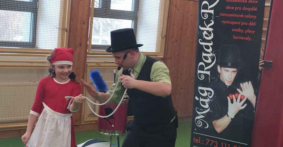 DRUŽINOVÝ MAŠKARNÍ KARNEVAL S PŘEKVAPENÍM