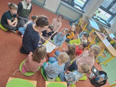 Foto k aktualitě Březen - měsíc knihy v 1.A