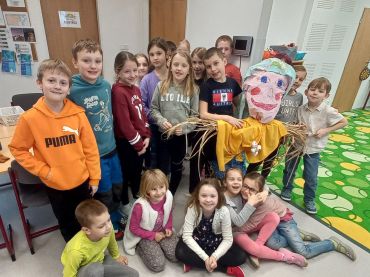 Foto k aktualitě Děti si v ŠD vyrobili Moranu. Co symbolizuje Morana?