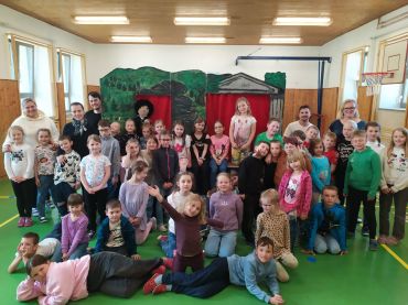 Foto k aktualitě Divadelní představení pro ŠD: Z devatera pohádek