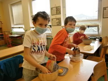 Foto k aktualitě Kuchtíme v přírodovědě