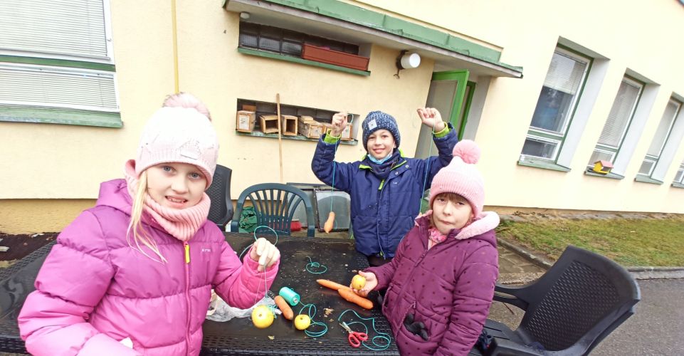 Ježíšek nadělil dárky v družině