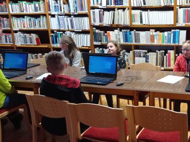 Foto k aktualitě Páťáci v knihovně - Jak na referát