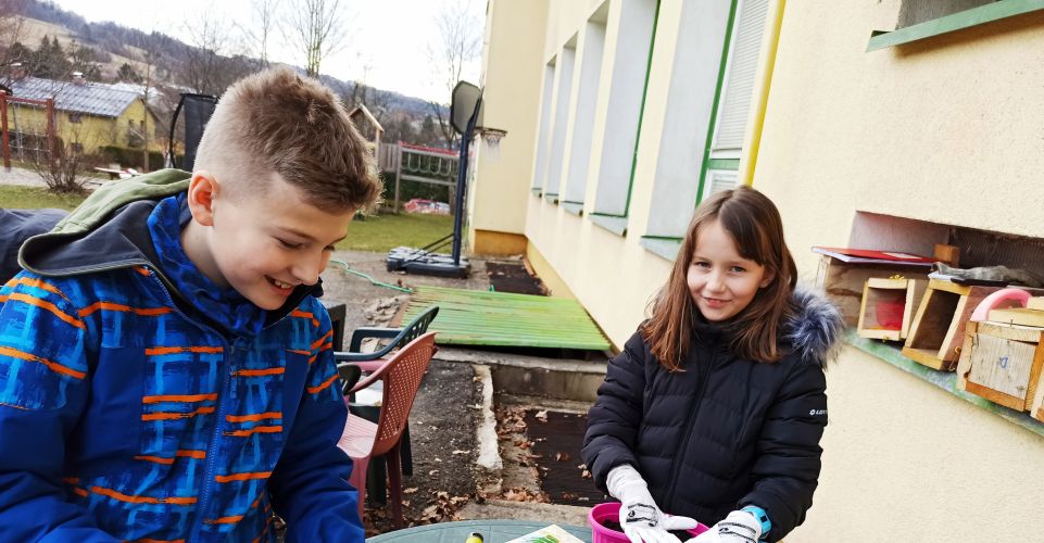 Bylinková zahrádka v družině