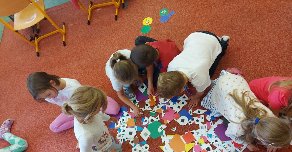 Prvňáčci a hodina geometrie