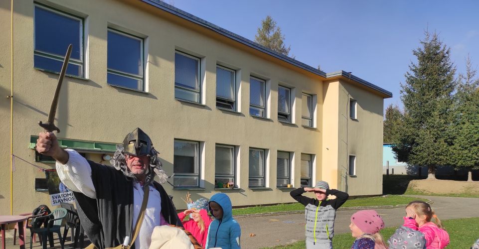 Školní družinu navštívil svatý Martin