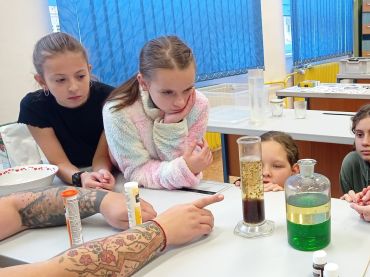 Foto k aktualitě Návštěva páťáků v ZŠ Pod Skalkou