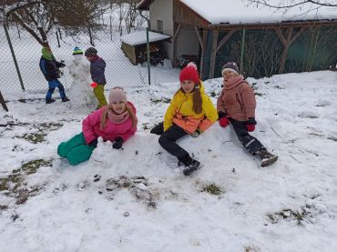 Foto k aktualitě Sněhové sochy v družině