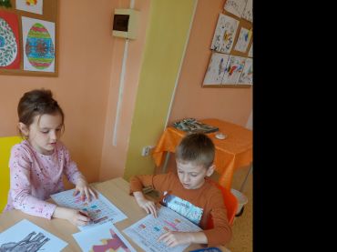 Foto k aktualitě Čtení na stanovištích se spoluprací v první třídě