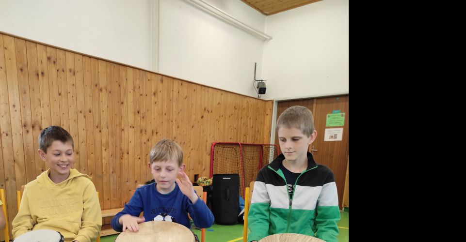 Skupinové bubnování