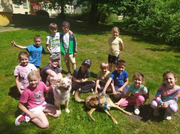 Foto k aktualitě Canisterapie s Baffy a Ejmy v I. oddělení ŠD