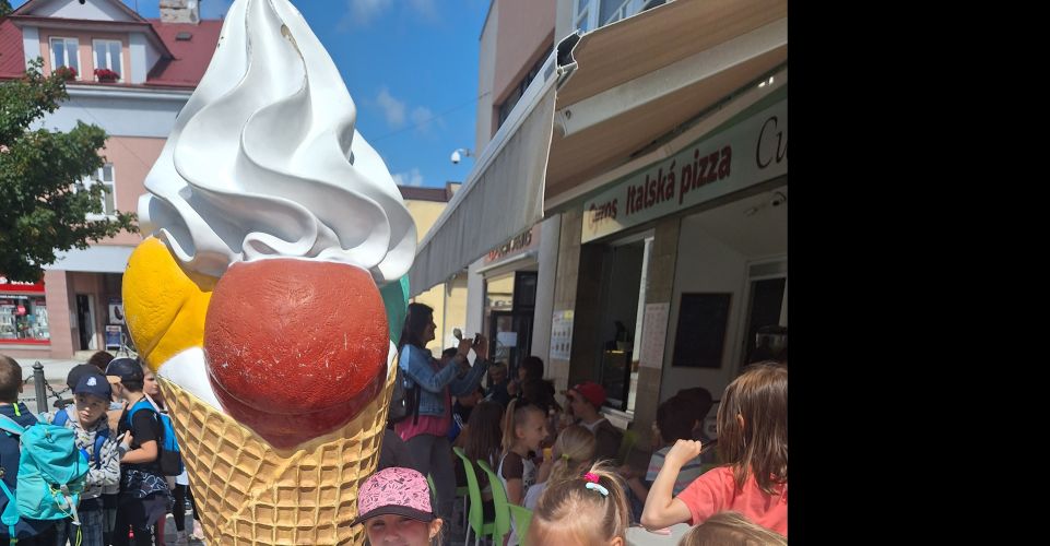 Zakončení školního roku 1. třída - vycházka se zmrzlinou