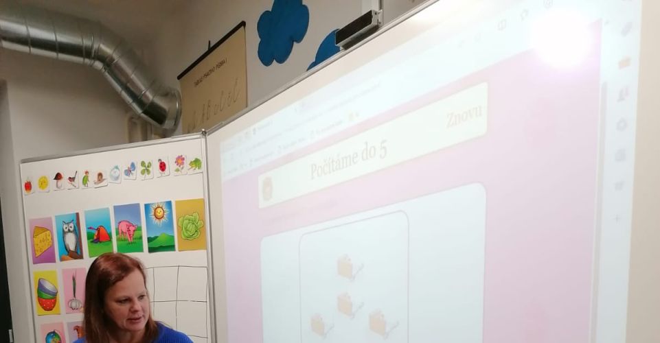 Děti z MŠ Na Zahradách na návštěvě u našich prvňáčků