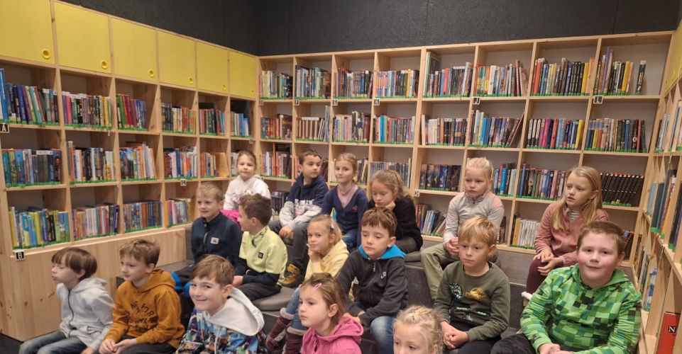 Druhá třída na besedě v knihovně aneb Vědí draci o legraci?