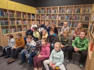Foto k aktualitě Druhá třída na besedě v knihovně aneb Vědí draci o legraci?