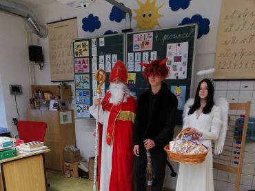 Foto k aktualitě Mikulášská nadílka v 1. třídě se slavnostním rozdáváním Slabikářů