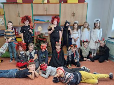 Foto k aktualitě Čertí a andělské vyučování ve druhé třídě