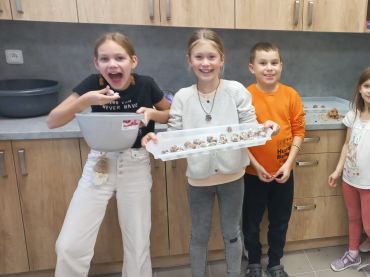 Foto k aktualitě Připravujeme se na Vánoce ve 2. oddělení ŠD