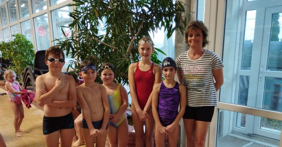 Vánoční plavecké závody