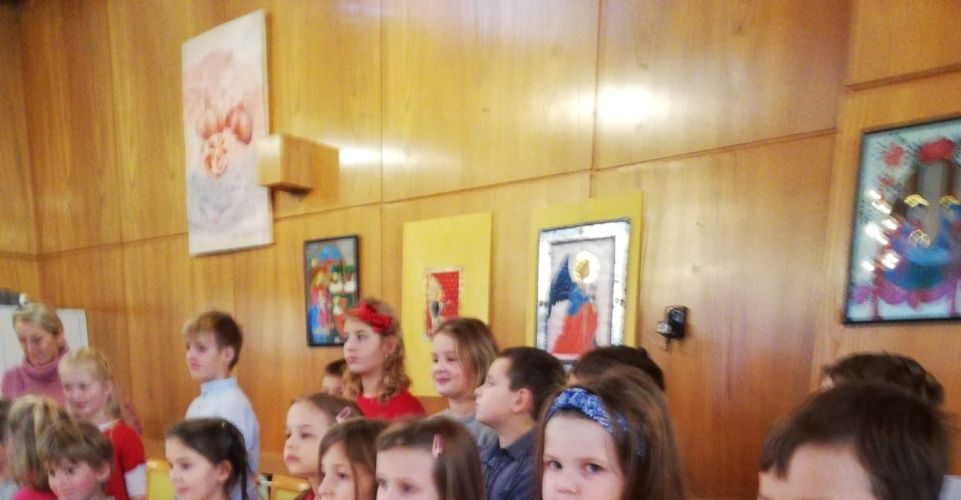 Besídka dětí 1. a 3. třídy v Domově pro seniory v Rožnově pod Radhoštěm