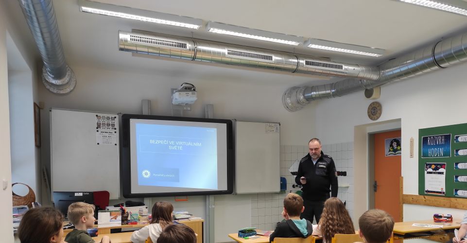 Preventivní program - Bezpečně na internetu