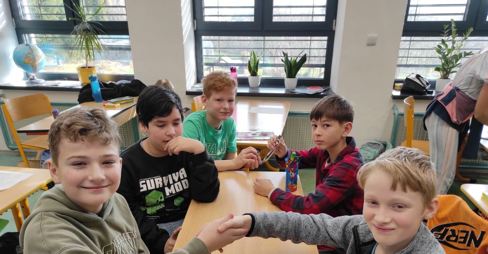 Den karetních a deskových her