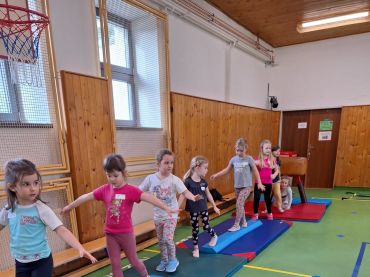 Foto k aktualitě Dílničky se skřítkem Záhumeníčkem v tělocvičně