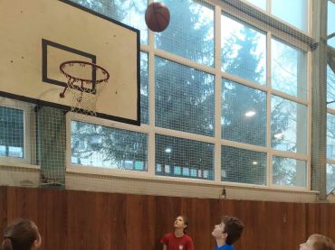 Foto k aktualitě Páťáci na hodině sportovních her