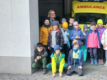 Foto k aktualitě Družina na exkurzi zdravotnické záchrané služby s ukázkou první pomoci