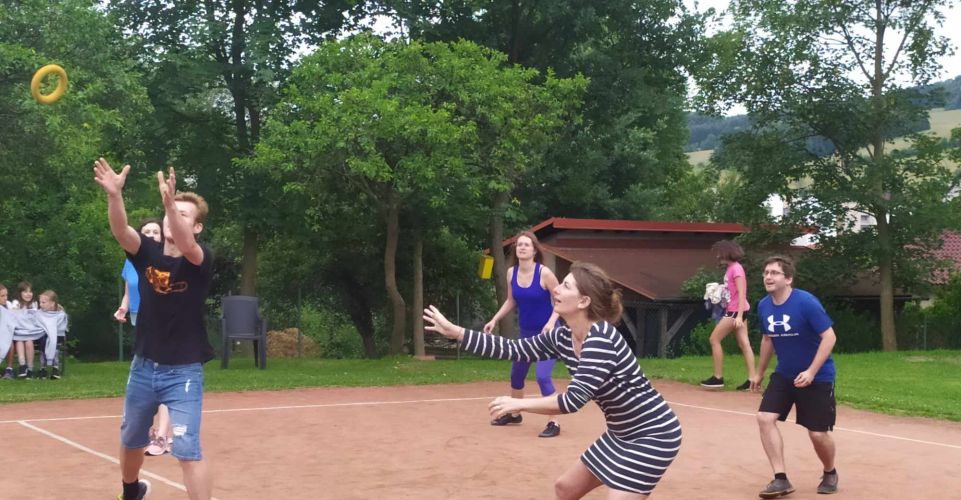 Zápas v ringu páťáků proti zaměstnancům