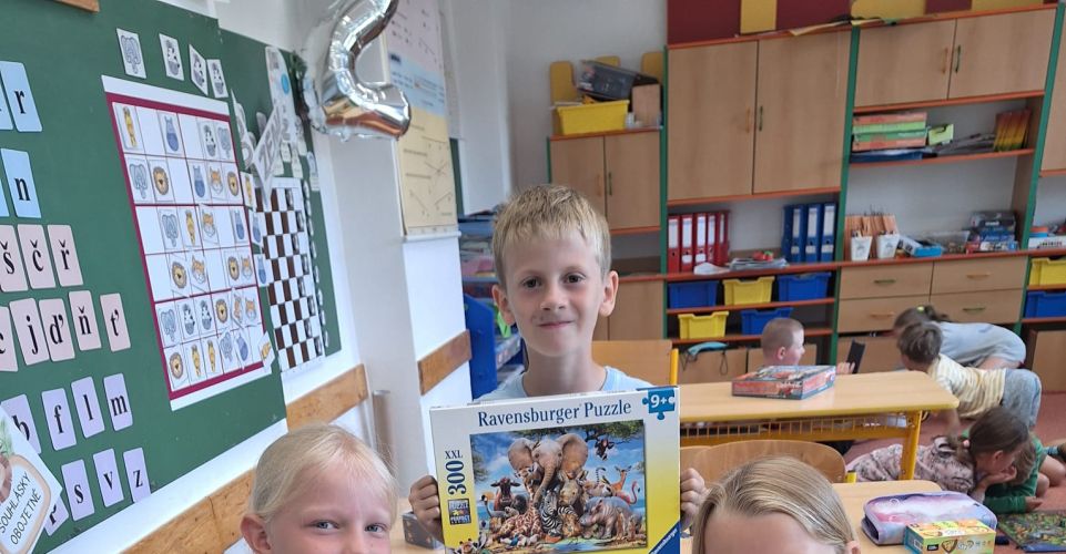 Den deskových her a třídní kino v druhé třídě