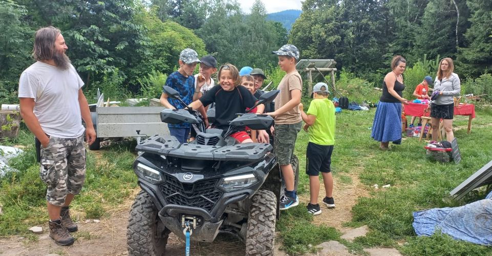 Čtvrťáci na statku Jadoli na Hutisku