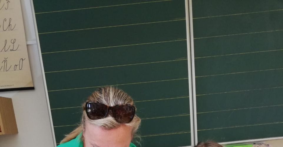 Slavnostní předávání vysvědčení, sportovních diplomů, pochval a dárečků v 1. třídě