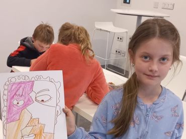 Foto k aktualitě Návštěva knihovny, aneb jak jsme se na chvíli stali umělci a kreslili jako Pablo Picasso