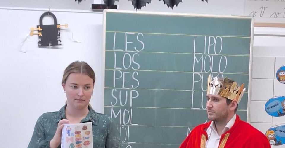 Slavnostní předávání slabikáře v 1. B