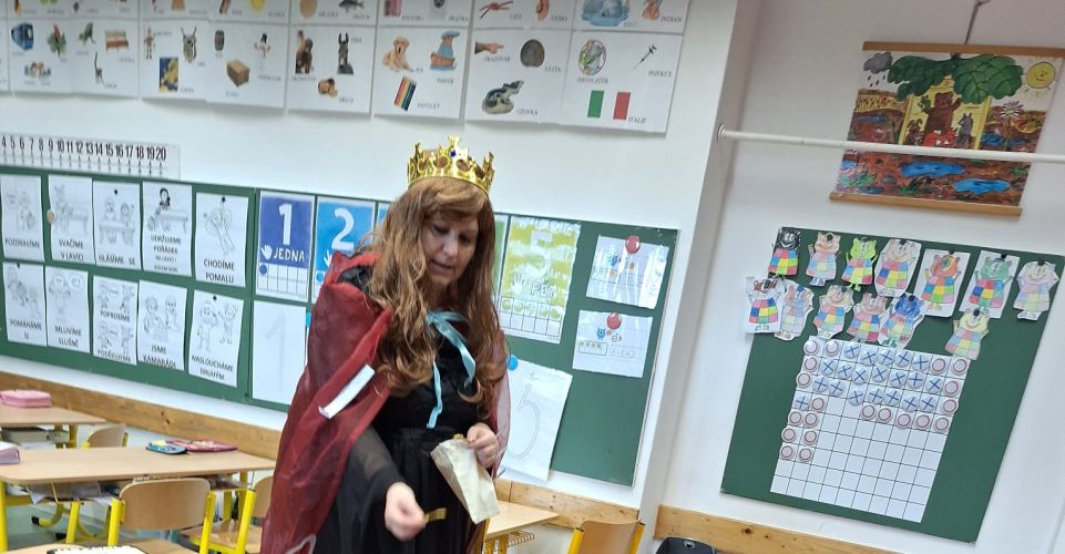 Slavnostní předávání slabikáře v 1. A