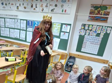 Foto k aktualitě Slavnostní předávání slabikáře v 1. A