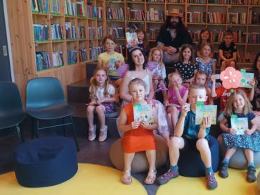 Foto k aktualitě Pasování čtenářů 1. A