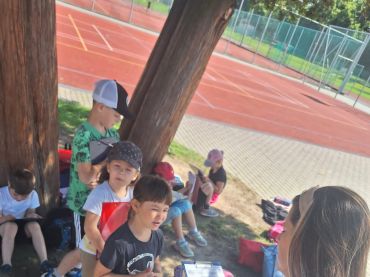 Foto k aktualitě Učíme se venku 1.A