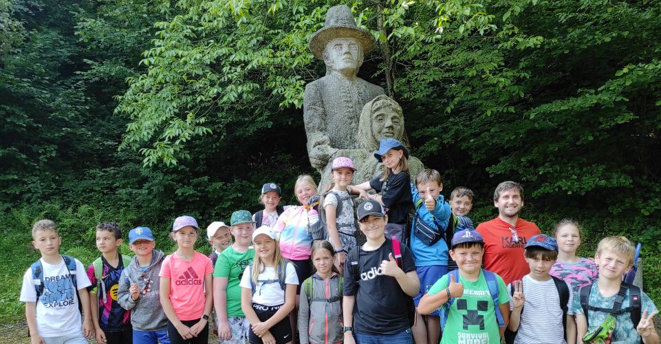 Vycházka 3. ročníku k pohádkovému orloji