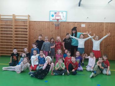 Foto k aktualitě Vánoční tančení v družině 