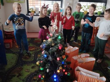 Foto k aktualitě Vánoční nadílka v 1. třídě 🎄🎁