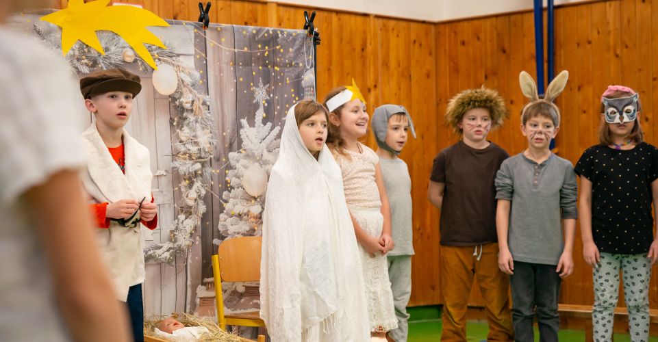 Ohlédnutí za vánočním divadlem druhých tříd 