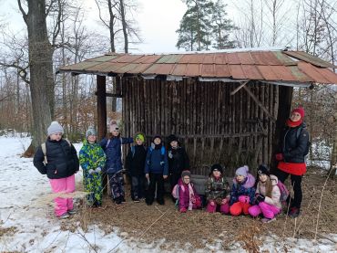 Foto k aktualitě 23 .1. Zážitkové učení - vycházka dětí 3. ročníku ke krmelci