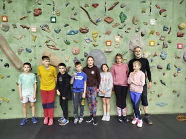 Foto k aktualitě Pátá třída na lezecké stěně 