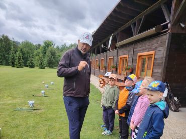Foto k aktualitě Prvňáčci na golfovém kurzu