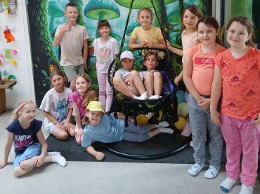 Foto k aktualitě Žáci 2.A na výstavě Kouzelný les